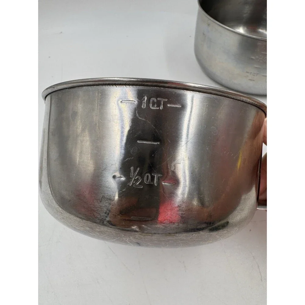 Set of 2 Interpur Stainless Measuring Bowls with Handles and Spouts 1Qt and 2 Qt